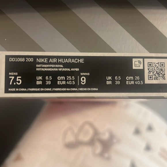 Nike Air Huarache in Rattan, Hyper Royal & Bright Mandarin - Picture 8 of 8